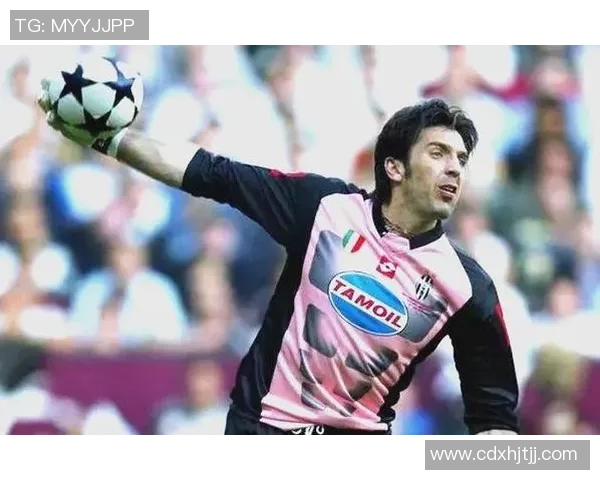 足球明星背后的传奇纪念品与他们的辉煌岁月交织的故事